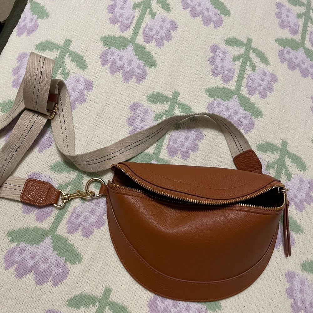 LEATHER FANNY PACK